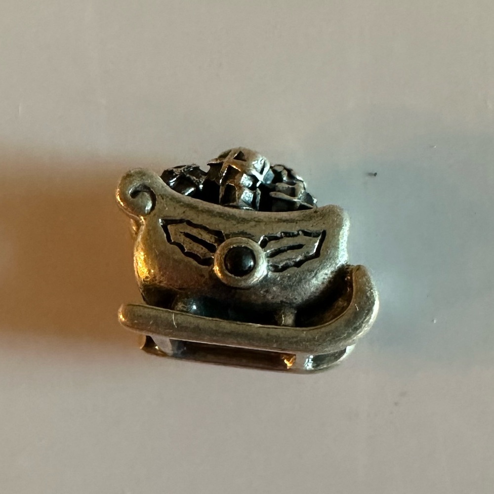 Pandora Silver Bracelet with 8 charms - Picture 3 of 4